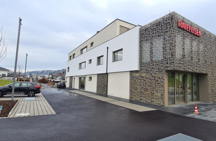 Raiffeisen nouvelle construction à Tavel/Taffers.